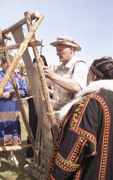 2894 20а древний ткацкий станок.jpg