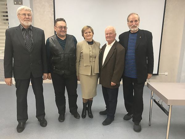 Поэты в ЦБС Сургута.jpg